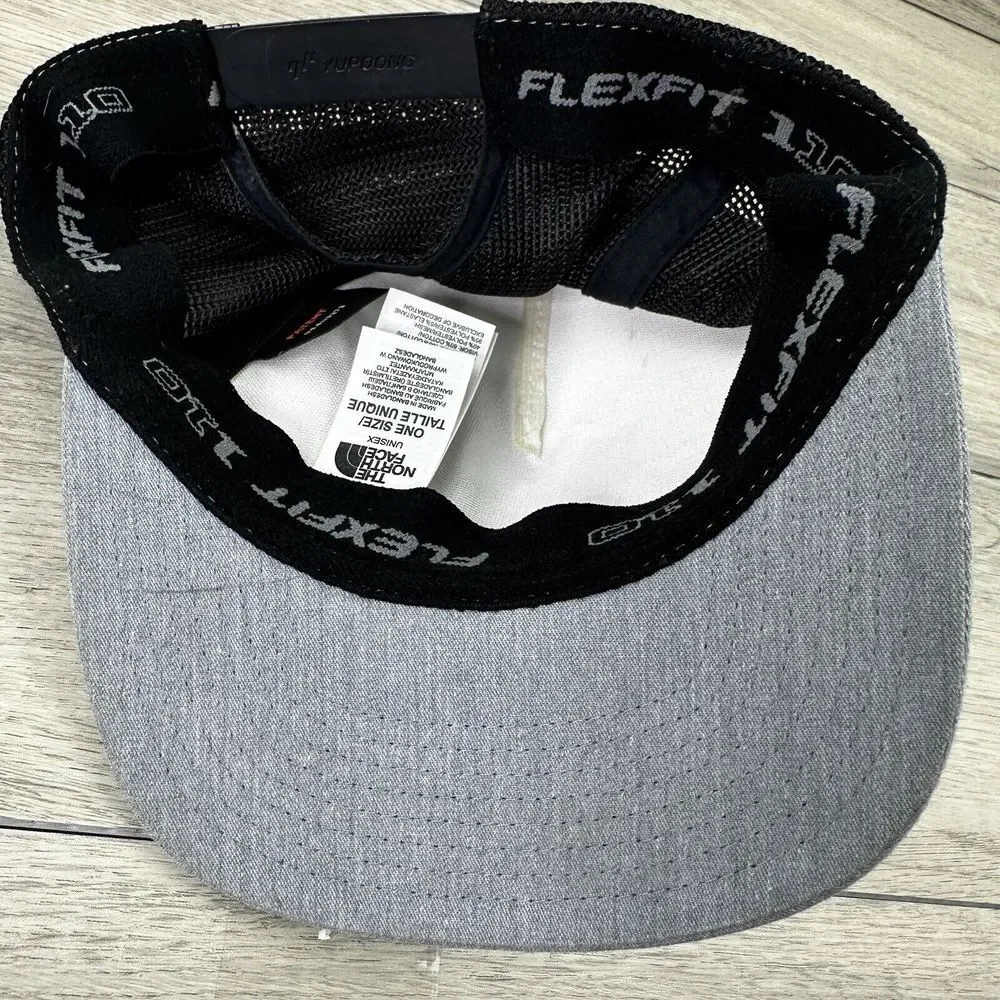 The North Face Snapback Hat Unisex One Size White Gray Mesh Back‎ Cotton